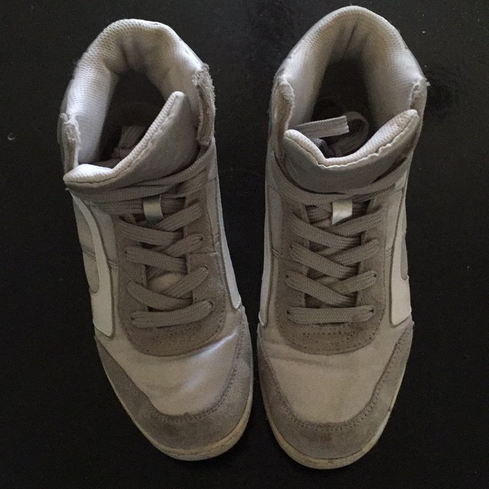 Sneakers - Picture 3 of 4